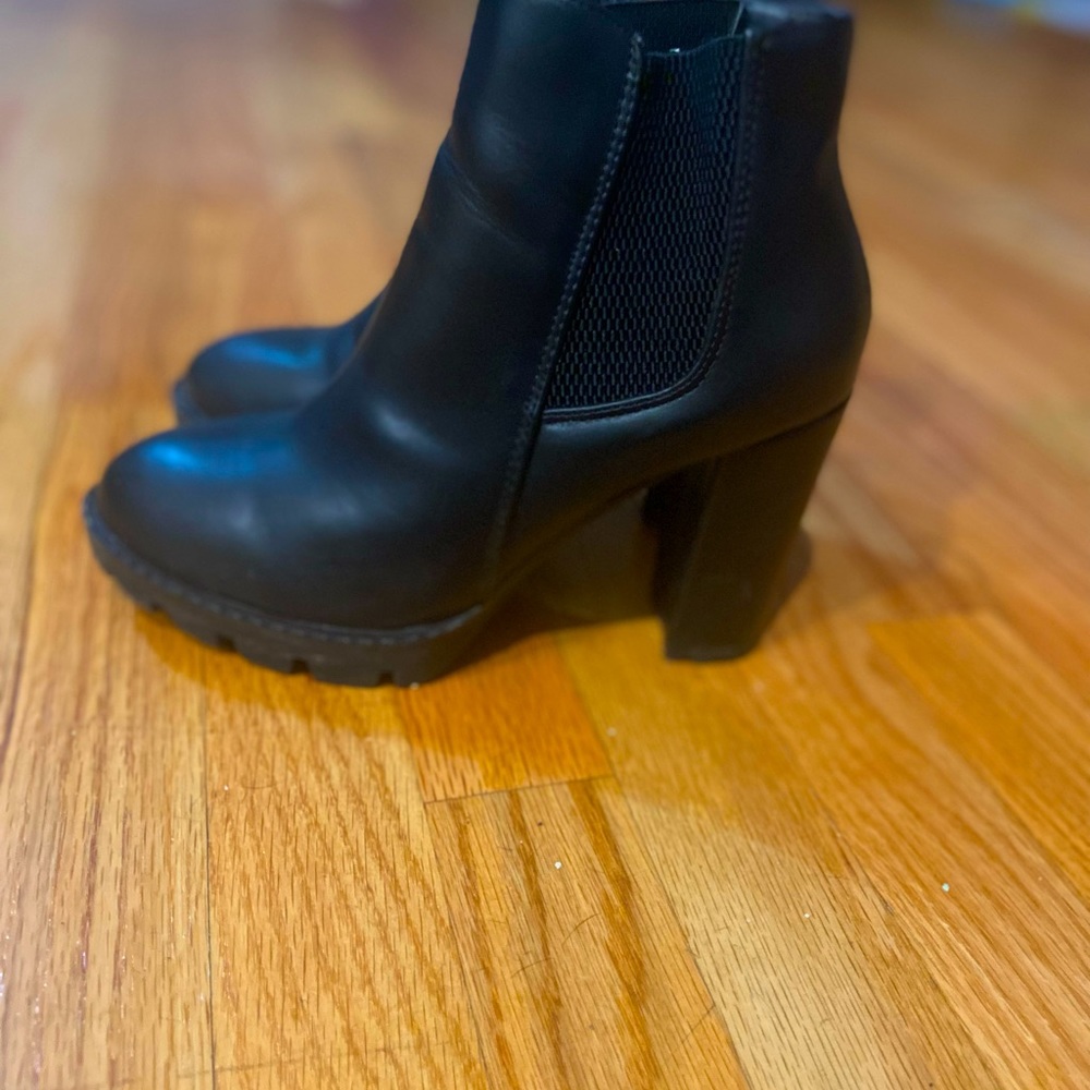 Chelsea style booties - Picture 2 of 4